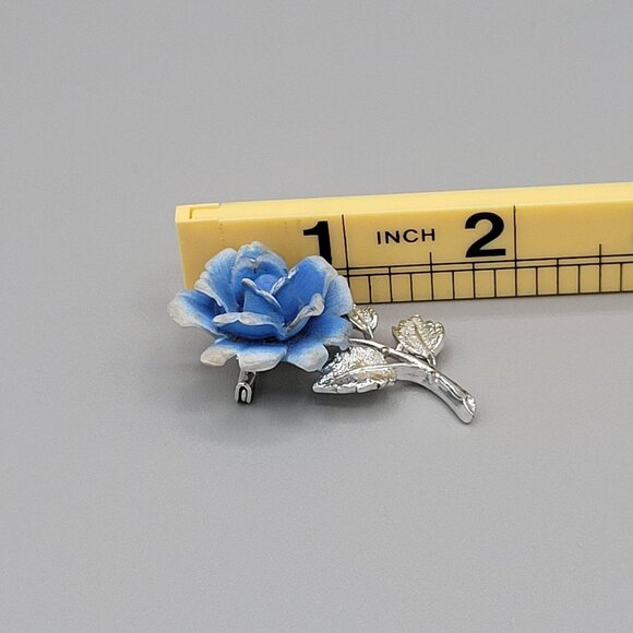 Silver Tone Flower Blue Rose Brooch Molded Lucite Leafy Floral 2"x1" - Picture 7 of 7